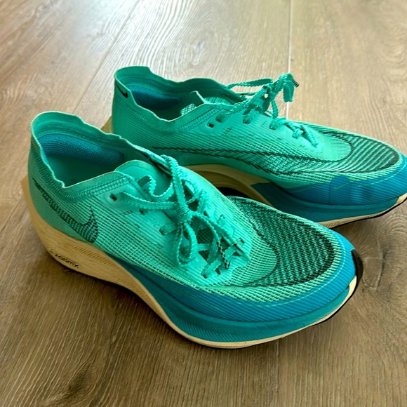 Nike Vaporfly zoomx size 7.5 color green. Used 2 times perfect condition - Picture 1 of 9